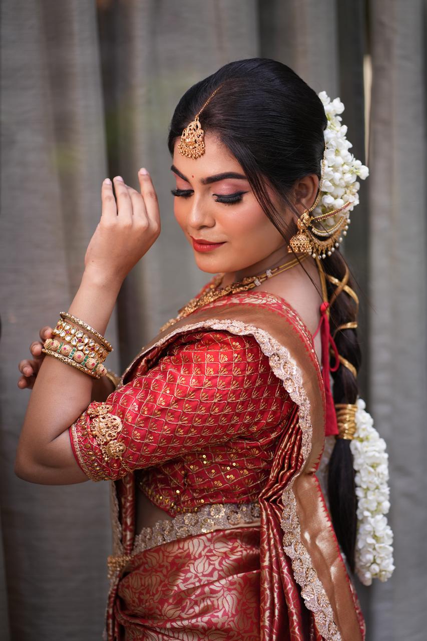 Traditional Maharashtrian Bride by Runali Salkar